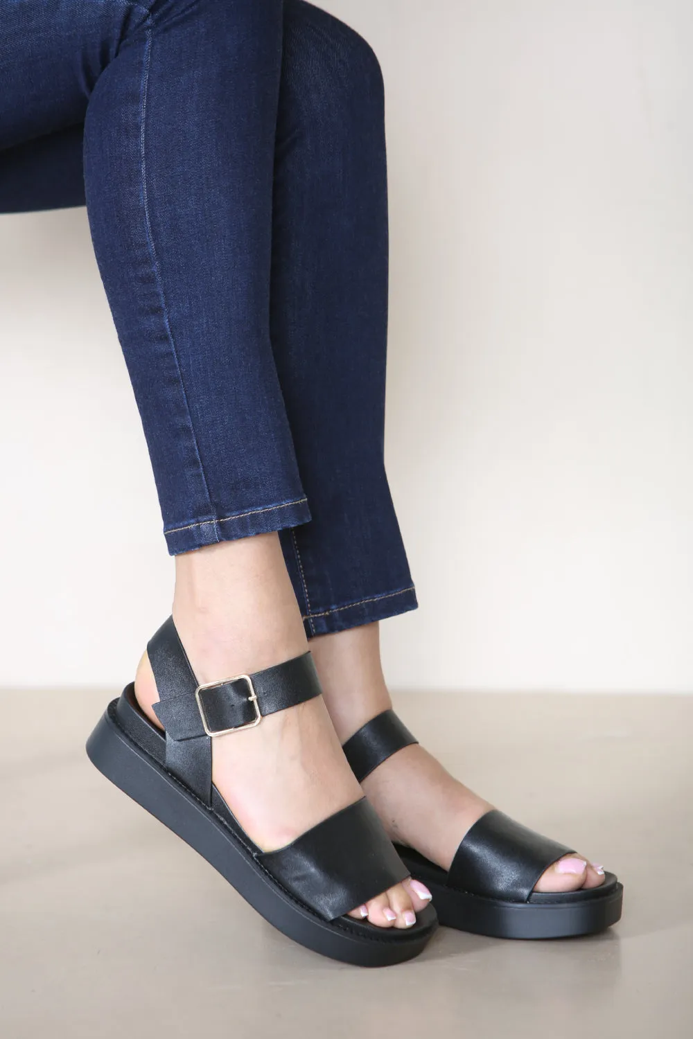 BLACK CLASSIC LOW PLATFORM SANDALS