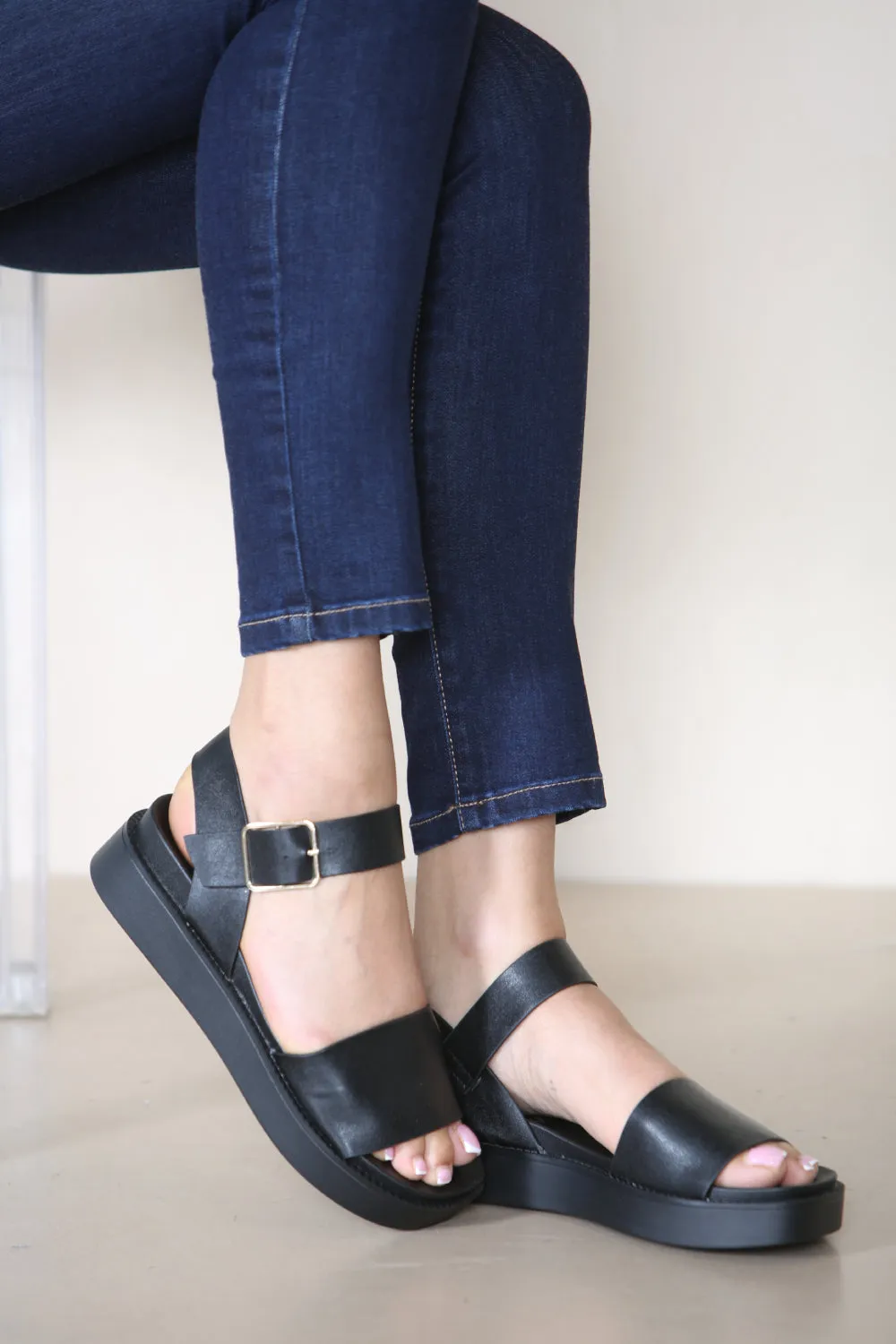 BLACK CLASSIC LOW PLATFORM SANDALS