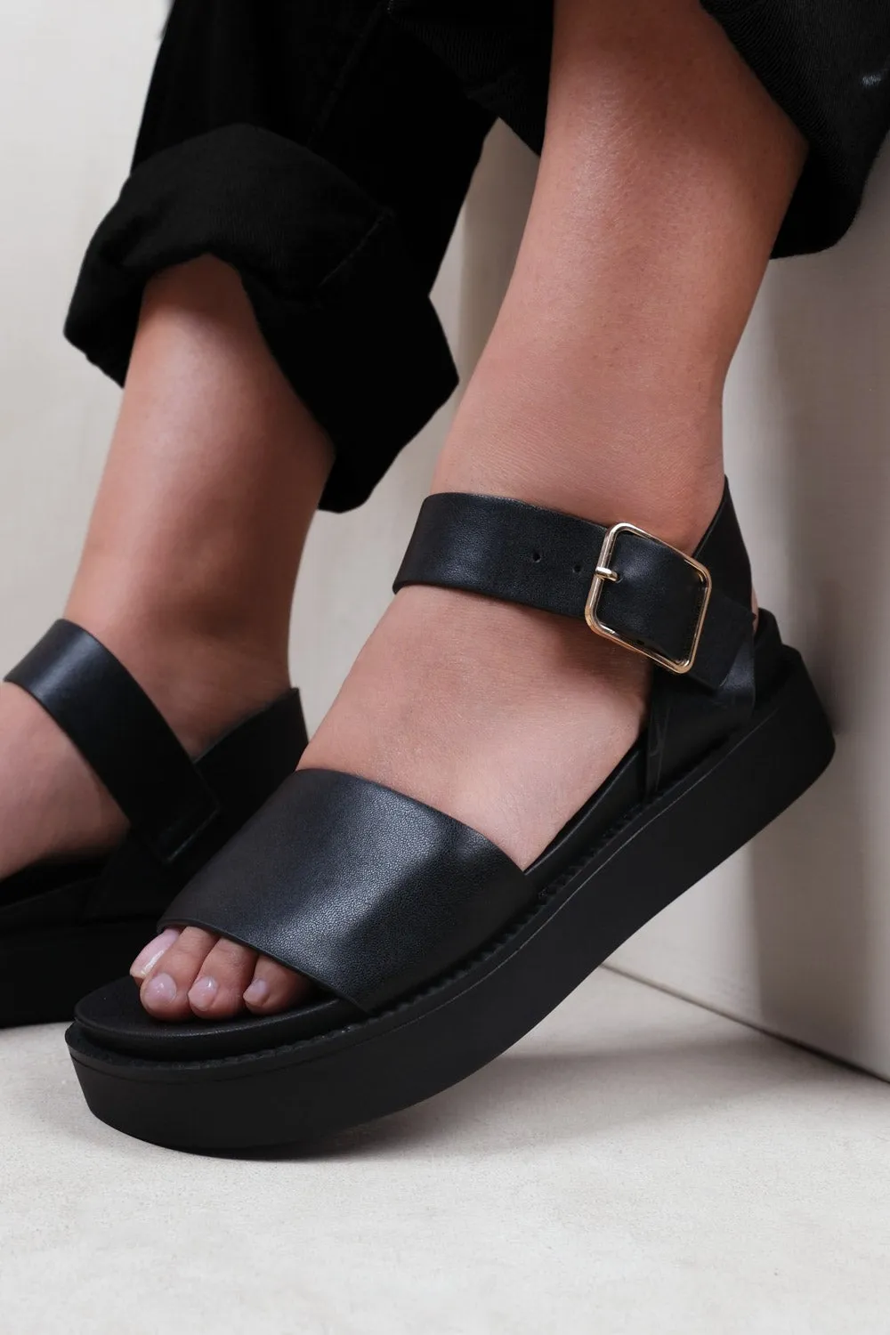 BLACK CLASSIC LOW PLATFORM SANDALS