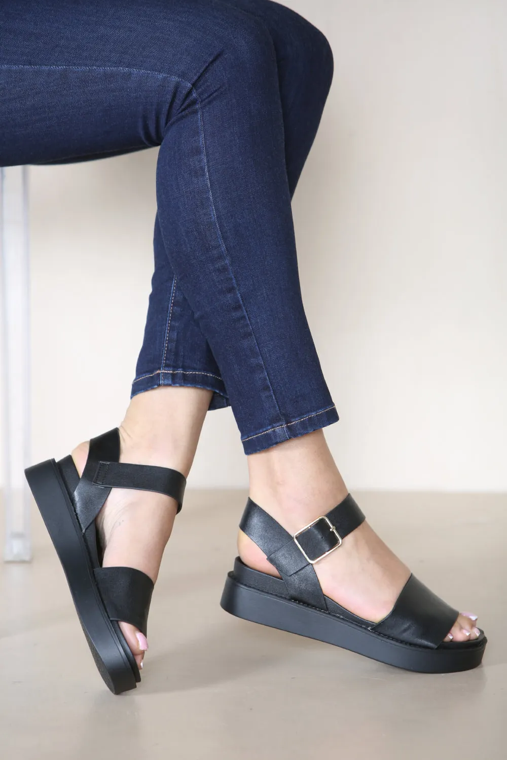 BLACK CLASSIC LOW PLATFORM SANDALS