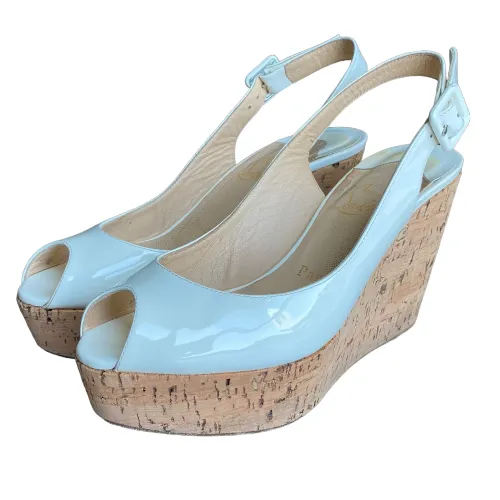 CHRISTIAN LOUBOUTIN Off White Patent Leather Une Plume Cork Wedge Sandals, 36.5