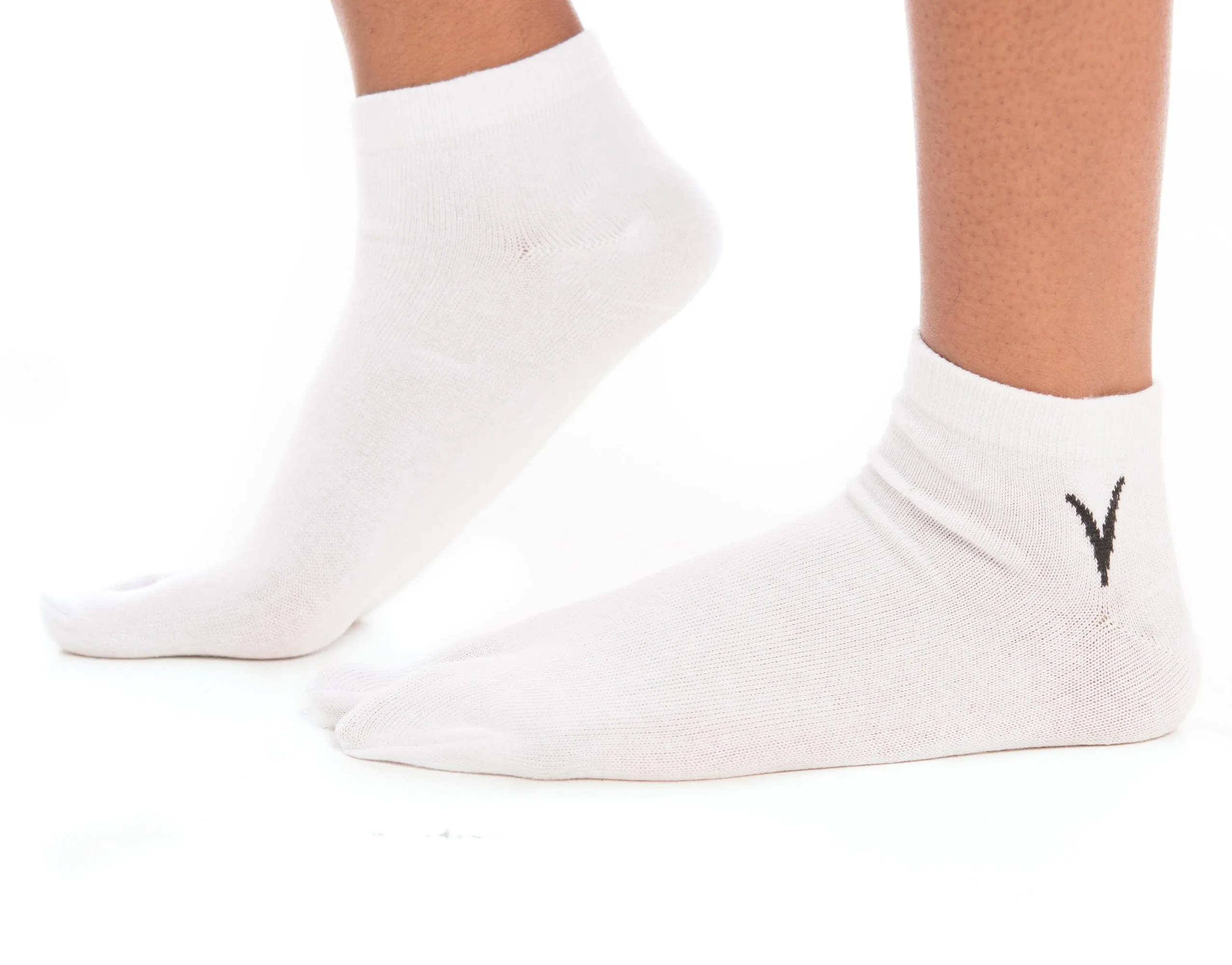 V-Toe Socks, Inc Unisex White Ankle Casual V-Toe Flip-Flop Tabi Big Toe Socks